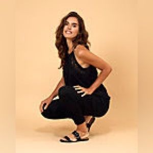 8. LeChateau Sleeveless NWT L